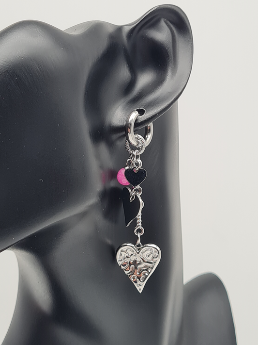 Yehwang Ohrringe mit der Signatur „Love“ silberfarben nickelfrei herz liebe Romantik creolen