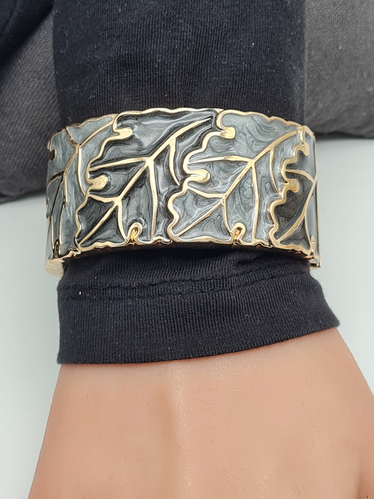 Yehwang Klapp-Armband Goldfarben mit Graue Blätter Emaille Nickelfrei