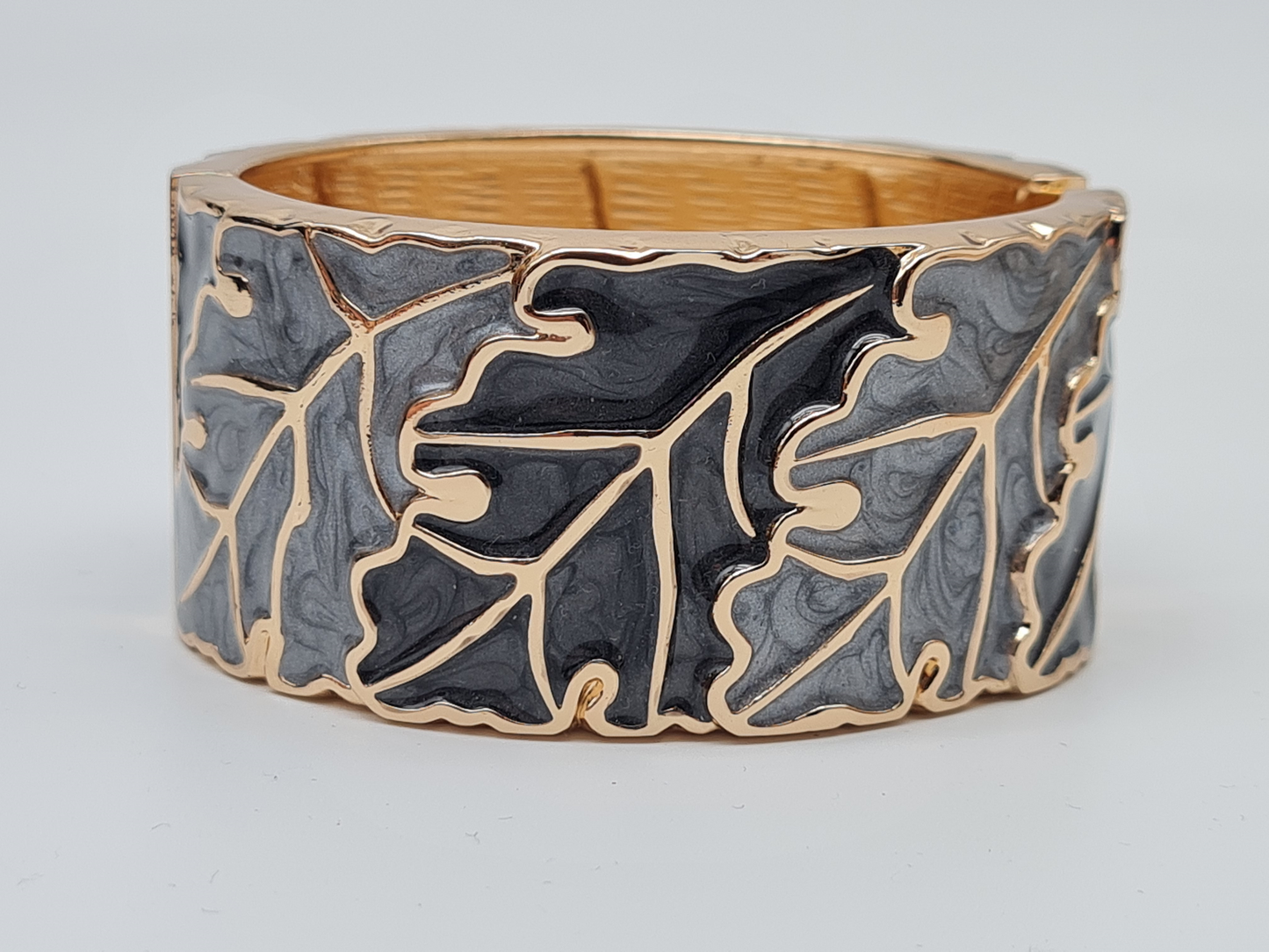 Yehwang Klapp-Armband Goldfarben mit Graue Blätter Emaille Nickelfrei