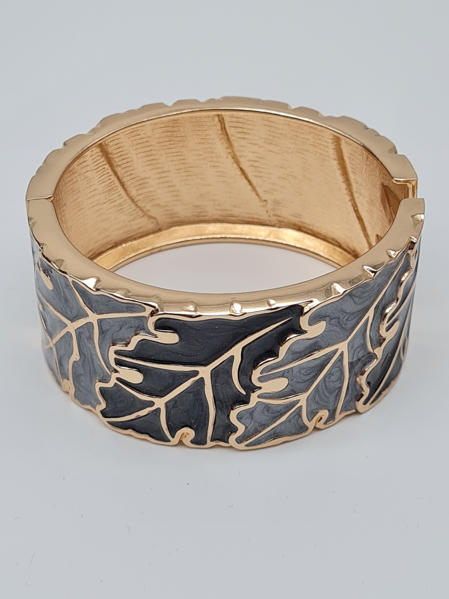 Yehwang Klapp-Armband Goldfarben mit Graue Blätter Emaille Nickelfrei