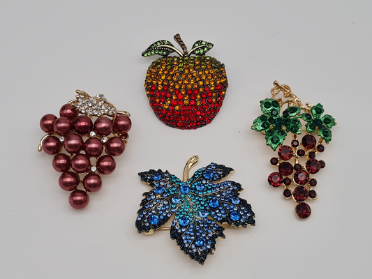 Brosche modeschmuck apfel trauben obst blatt ahorn beeren lila rot blau orange Herbst