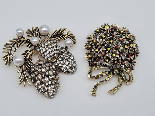 Brosche vintage brocante tannenzapfen silberfarben perlen gänseblümchen antik-look Modeschmuck