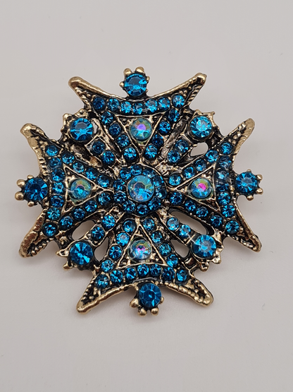 Brosche modeschmuck schneelfocke weihnachtsbaum schlitten geschenke blau rot glöckchen