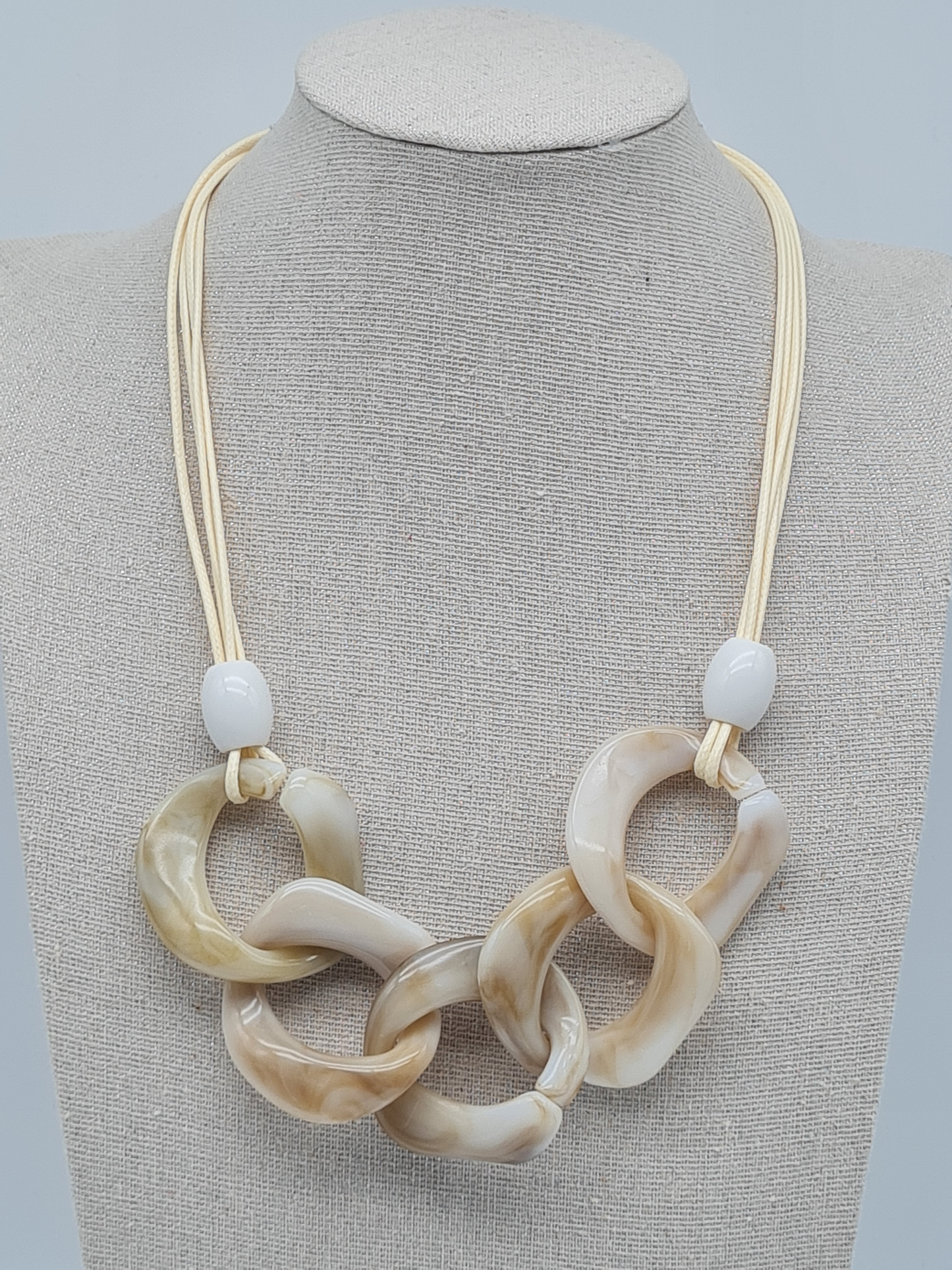 Cosmos Halskette nickelfrei Acryl Beige neutral elegant verspielt