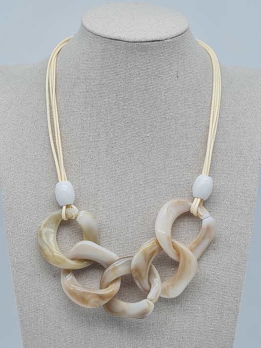 Cosmos Halskette nickelfrei Acryl Beige neutral elegant verspielt