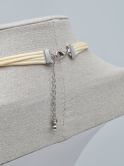 Cosmos Halskette nickelfrei Acryl Beige neutral elegant verspielt