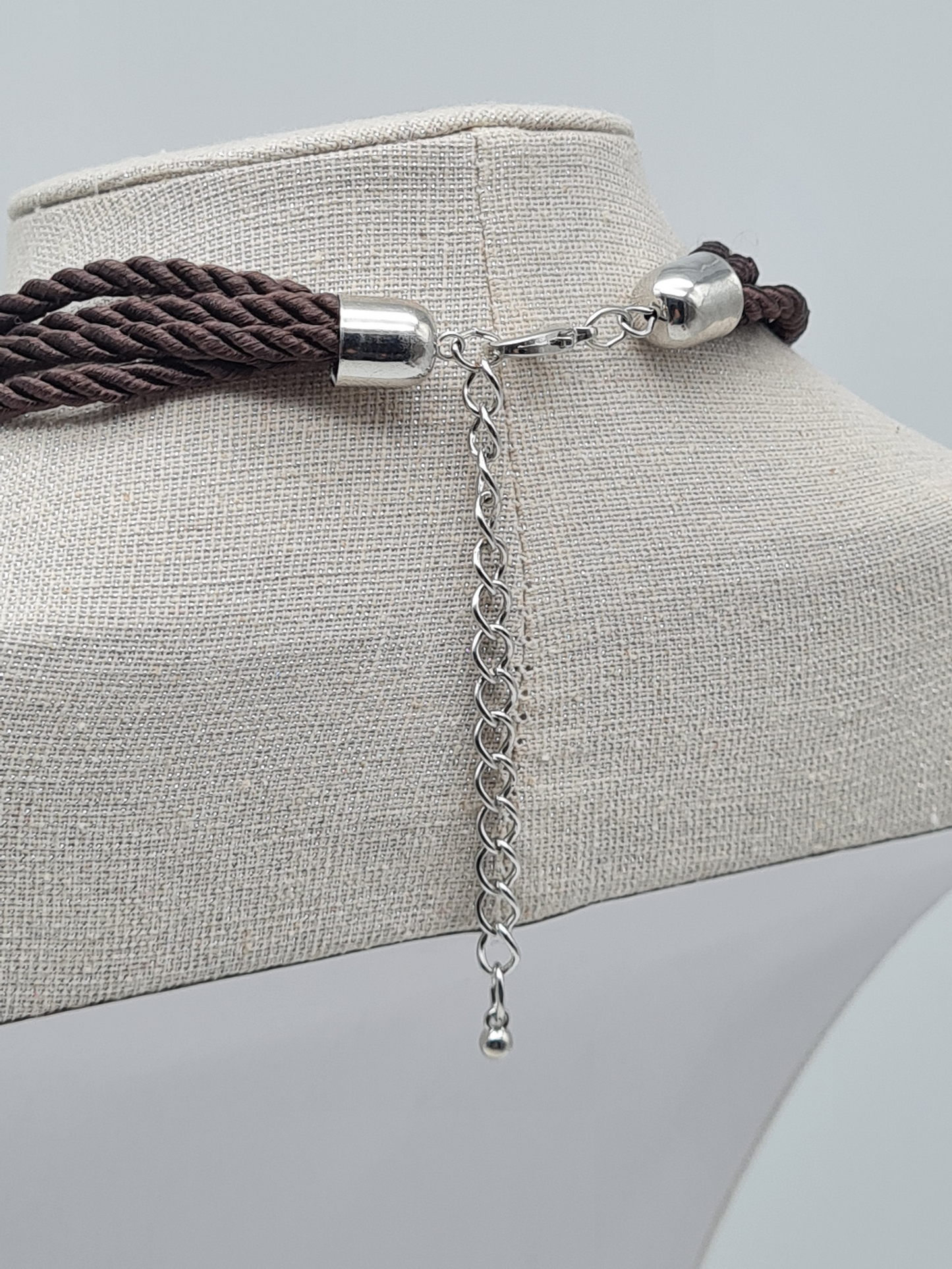 Cosmos Halskette nickelfrei braun holzelementen kordel natur elegant stilvoll