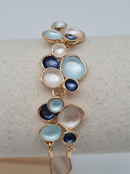 Amorino ARMBAND MIT EMAILLIERTEN BLÄSCHEN nickelfrei pastel blau hellblau goldfarben