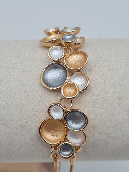 Amorino ARMBAND MIT EMAILLIERTEN BLÄSCHEN nickelfrei pastel blau hellblau goldfarben