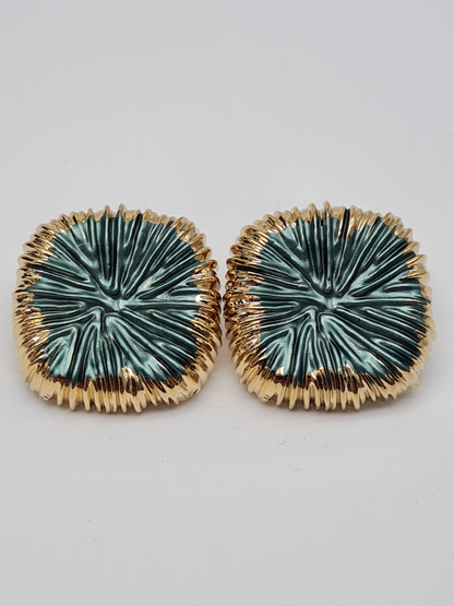 Amorino LOTUSBLATT EMAILLIERTE QUADRATISCHE OHRRINGE nickelfei luxus Ohrstecker