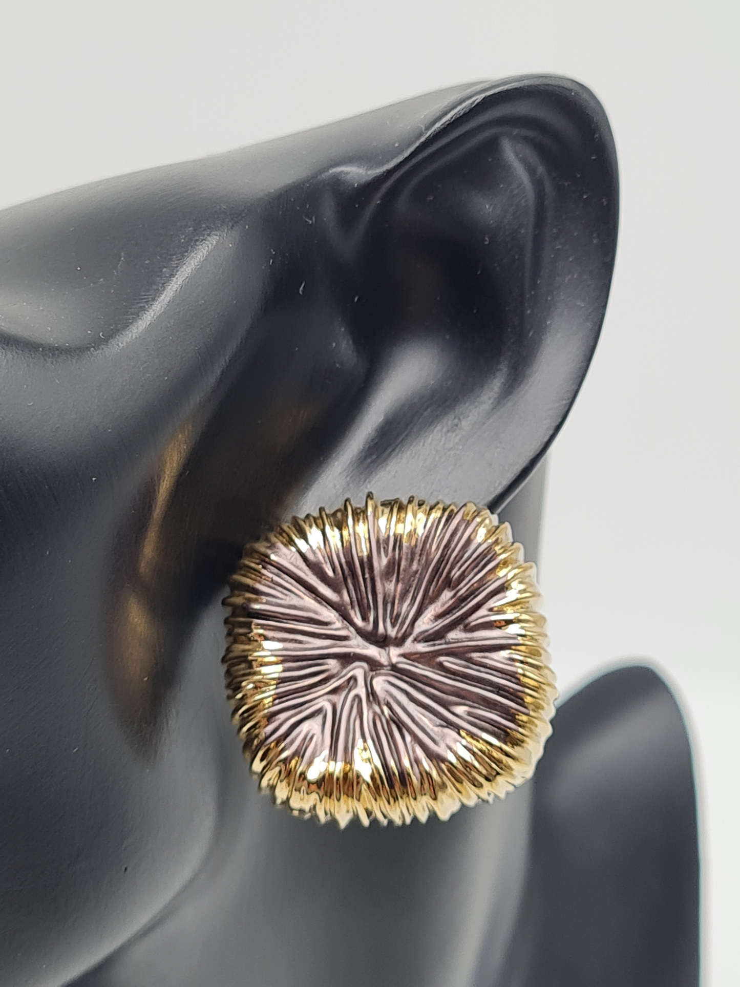 Amorino LOTUSBLATT EMAILLIERTE QUADRATISCHE OHRRINGE nickelfei luxus Ohrstecker