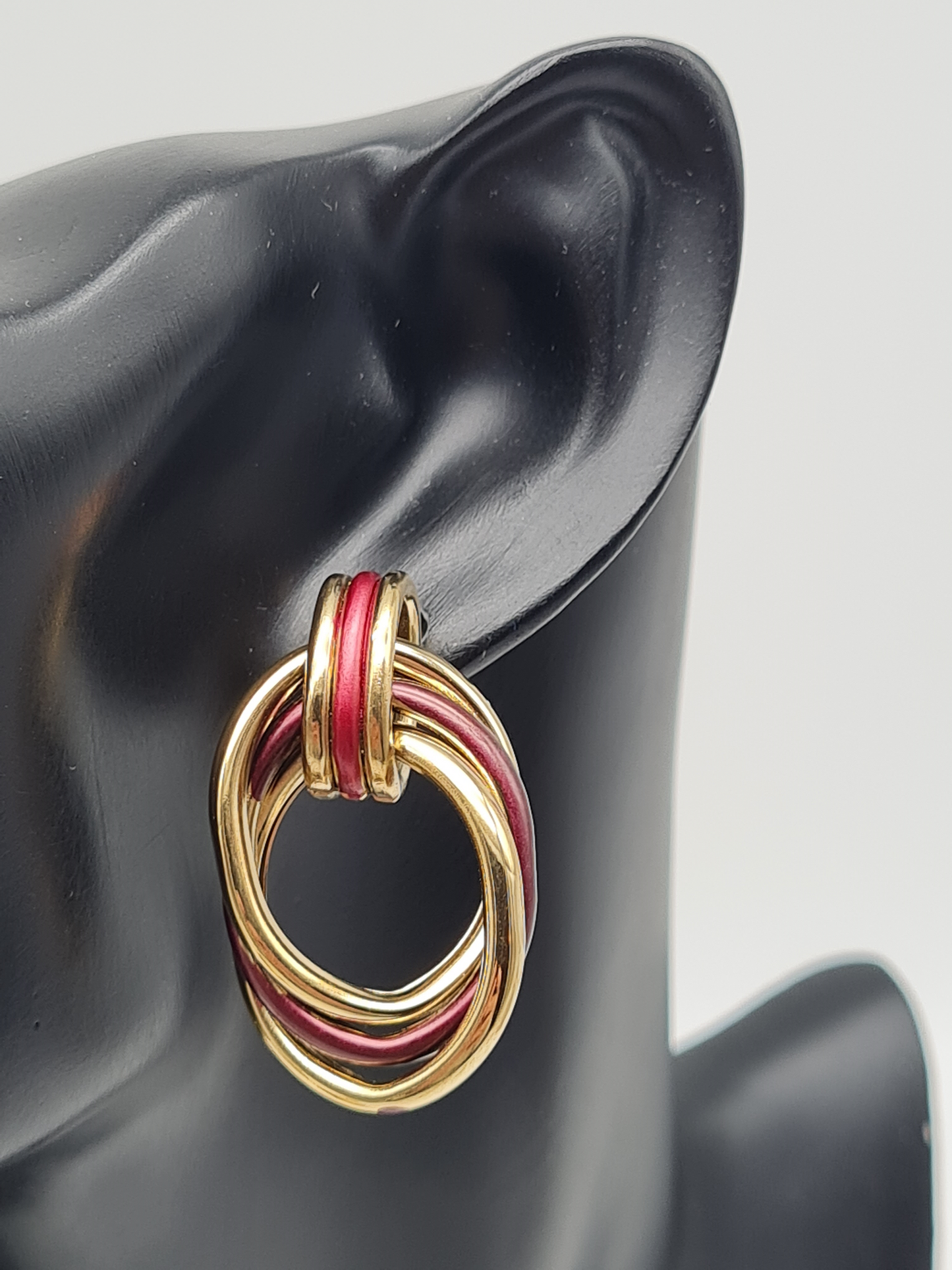 Amorino EMAILLIERTE OHRRINGE MIT DREIFACHEM KREISANHÄNGER nickelfrei