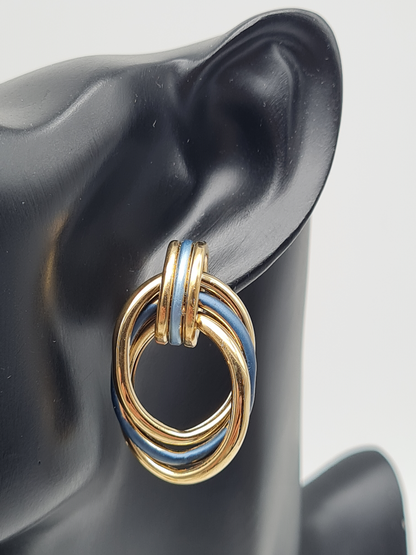 Amorino EMAILLIERTE OHRRINGE MIT DREIFACHEM KREISANHÄNGER nickelfrei