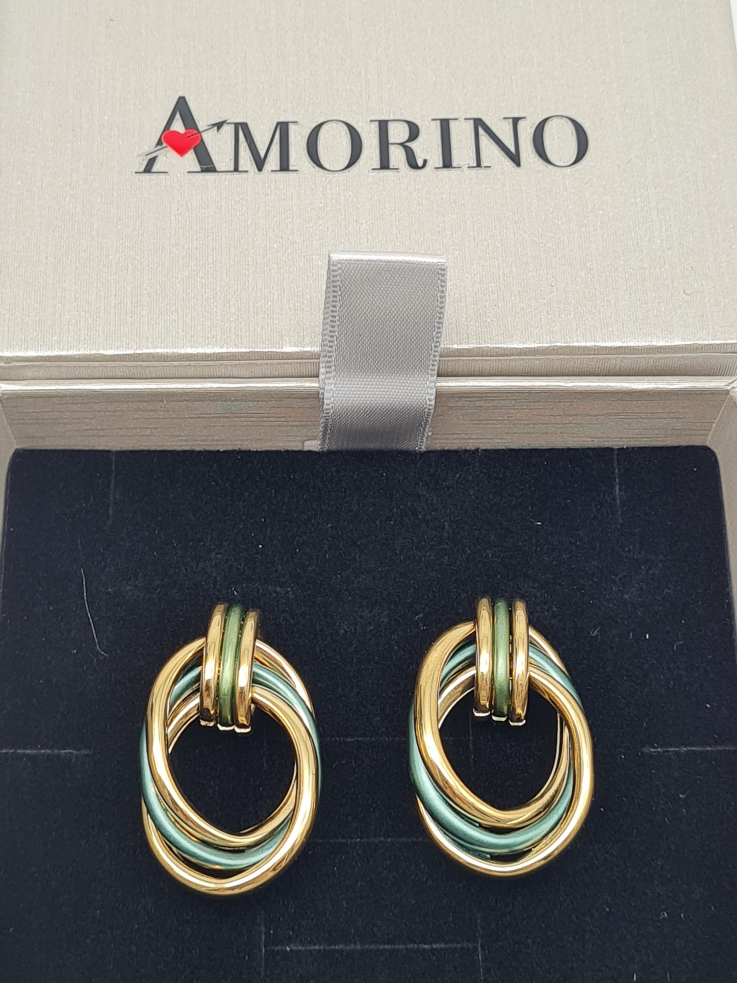 Amorino EMAILLIERTE OHRRINGE MIT DREIFACHEM KREISANHÄNGER nickelfrei