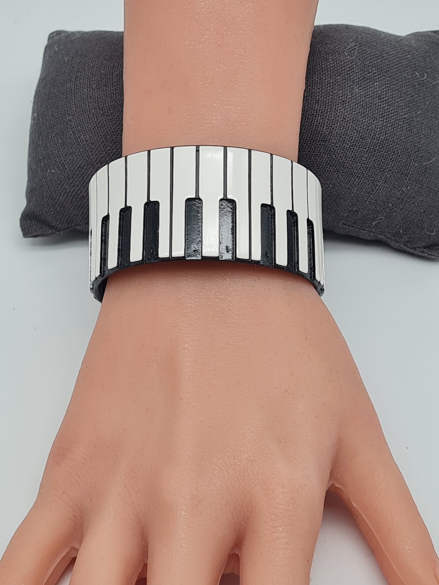 Elastisches Armband Amorino Piano Tasten Schwarz Weiß Musik Instrument Modeschmuck