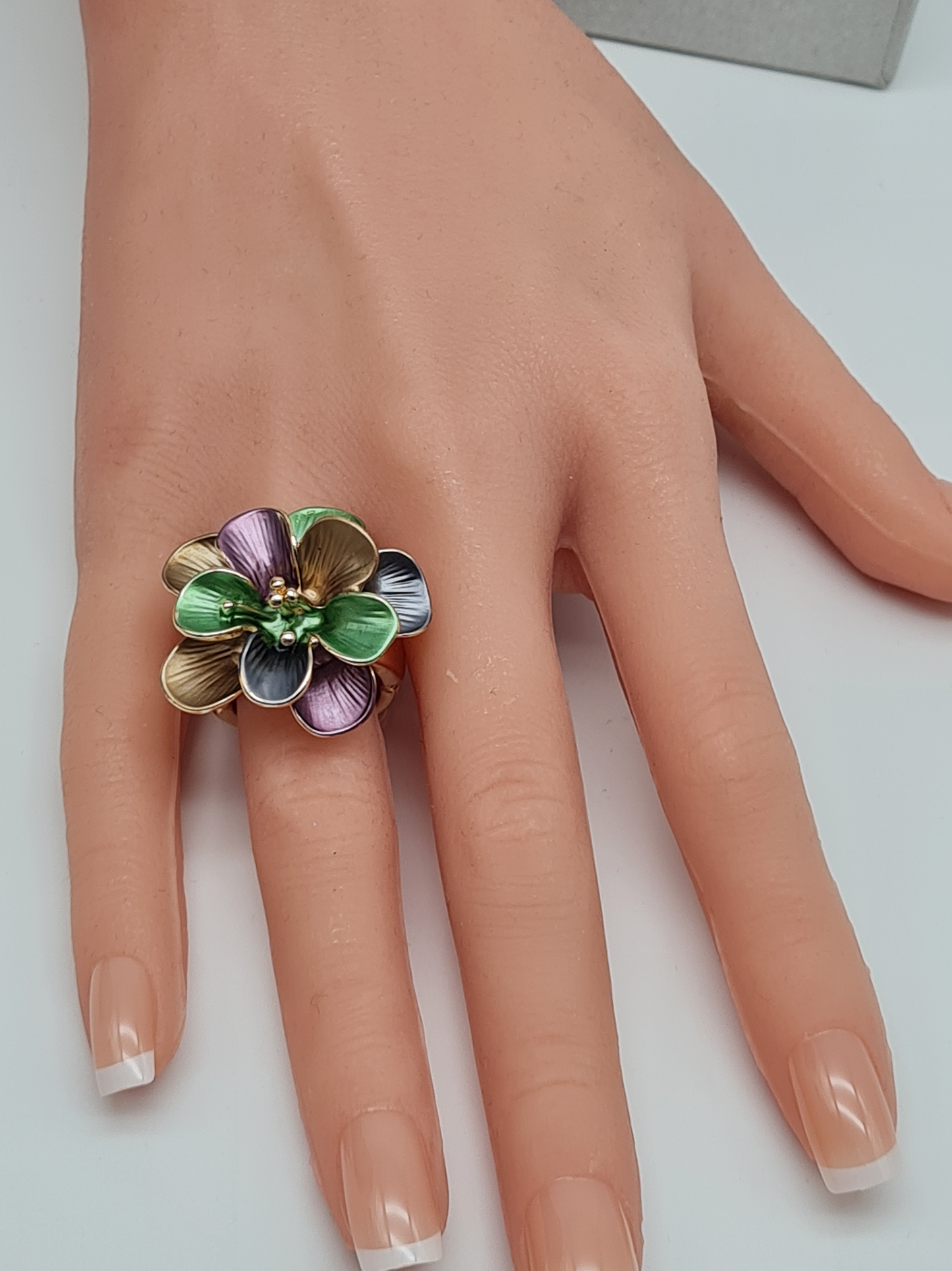 Amorino Ring, Elastischer Ring mit Emailliertem Volant, Blume in verschiedene Farben