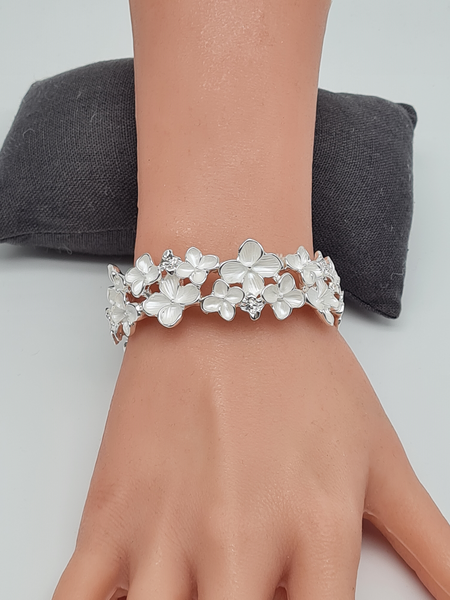 Amorino Armband, elastisch Weiß Silberfarben Emaille nickelfrei kombinierbar geschenk Hochezeit