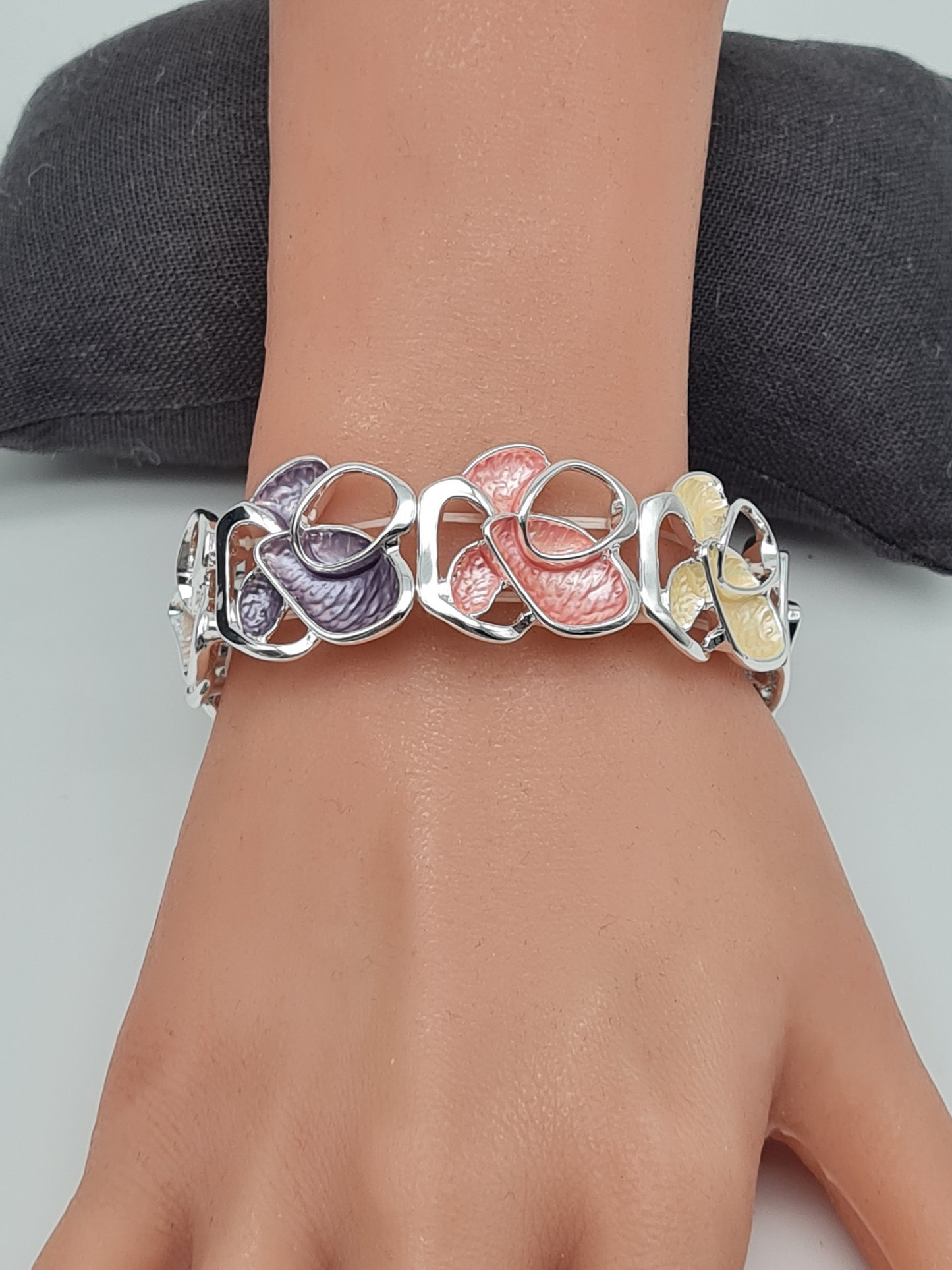Amorino Armband, elastisch Weiß Pastel Emaille nickelfrei kombinierbar geschenk Blätter natur
