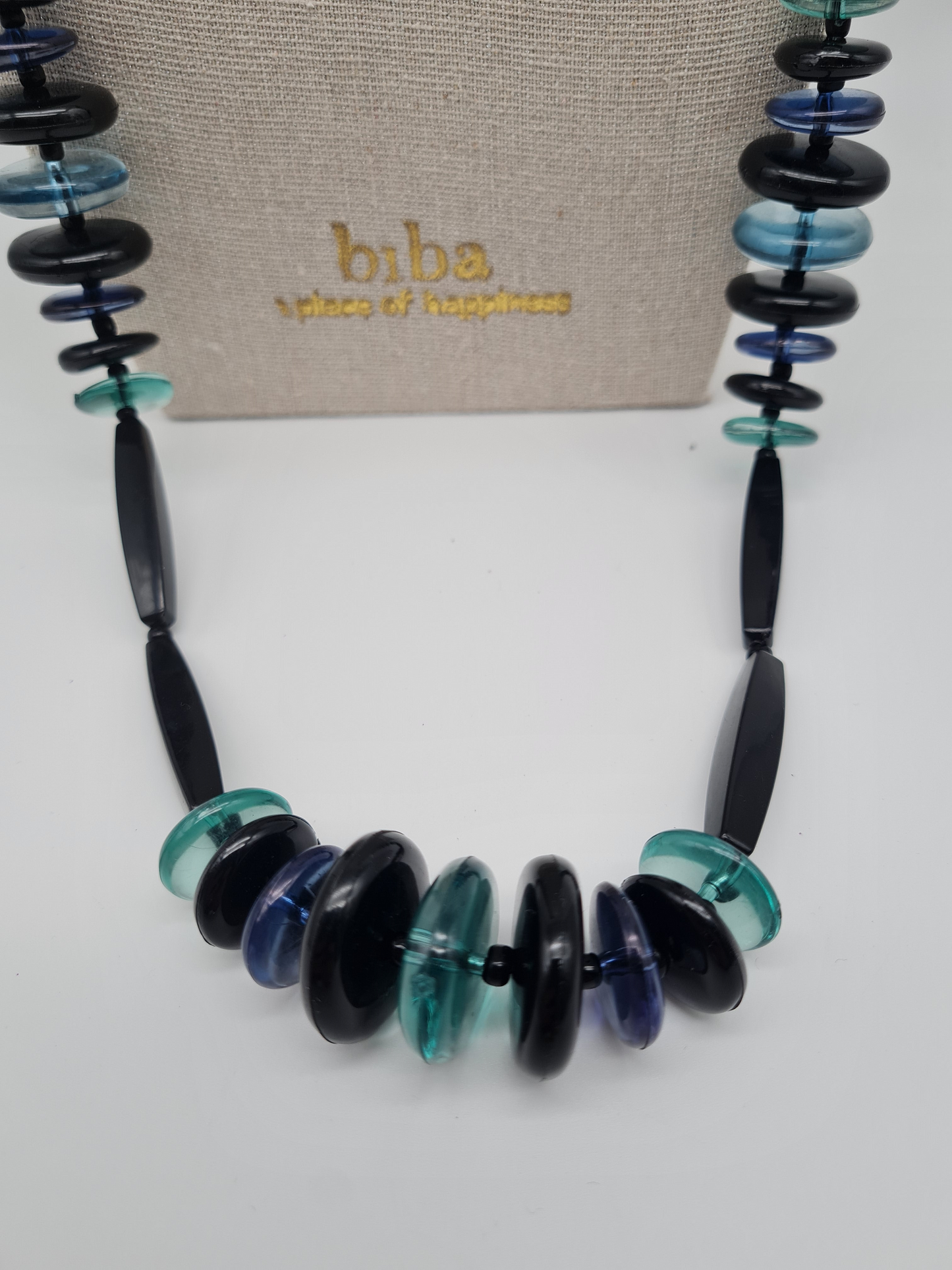 Biba Halskette lang Resin Blau schwarz verspielt jeans sportlich