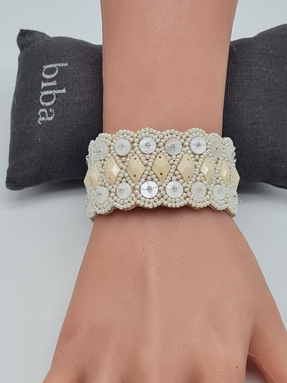 Biba Armband Kunstleder Creme mit irisierende Perlchen Nickelfrei White party Hochzeit