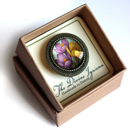 Brosche Glas-Cabochon-Brosche mit Frühlings-Krokusblumen Anstecknadel