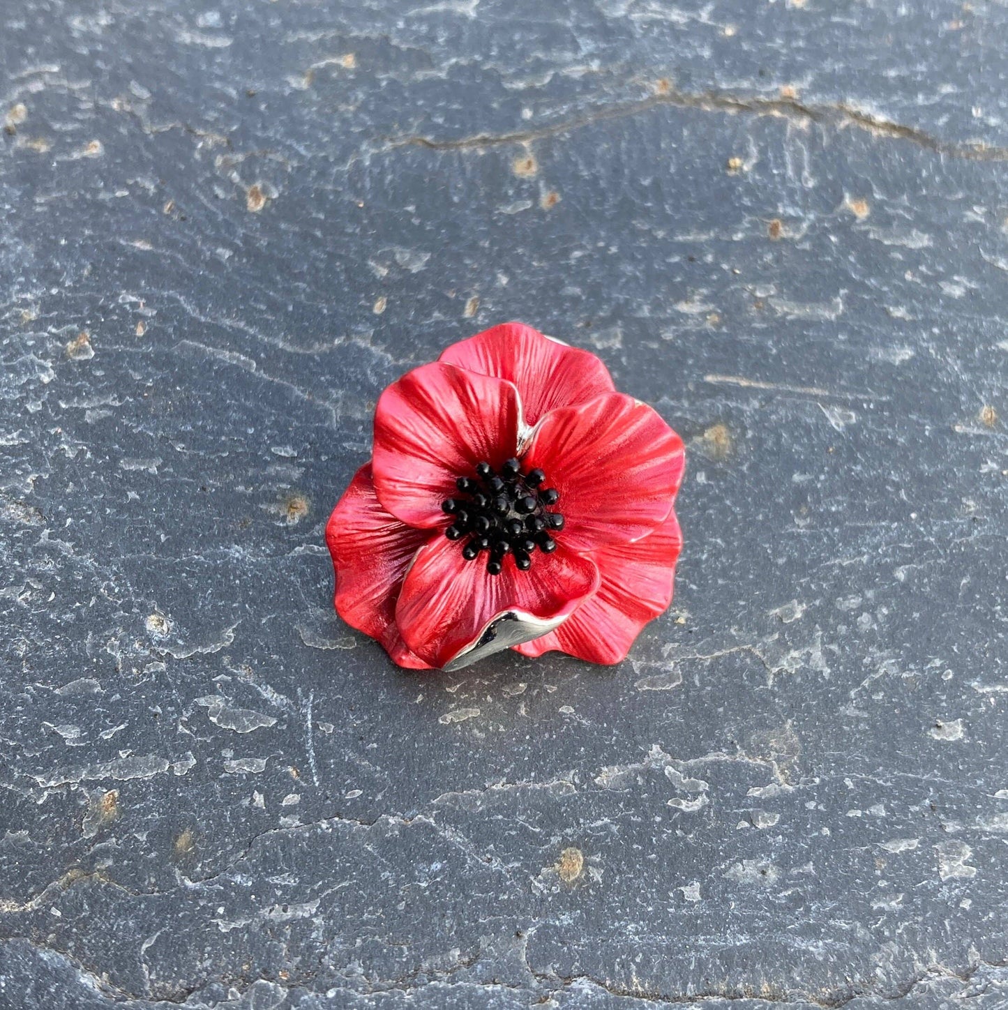 Brosche Anstecknadel mit roter Mohnblume Papaver Rot Blume