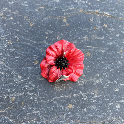 Brosche Anstecknadel mit roter Mohnblume Papaver Rot Blume