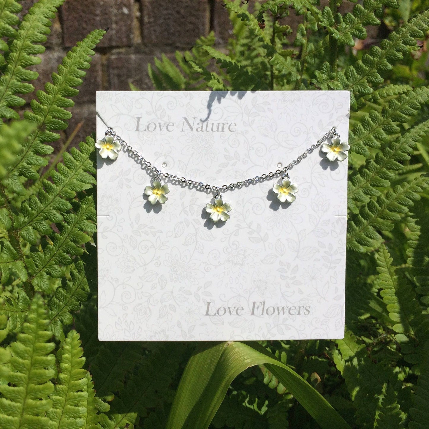 Armband Charm-Armband mit gelben Blüten von Primrose Primel