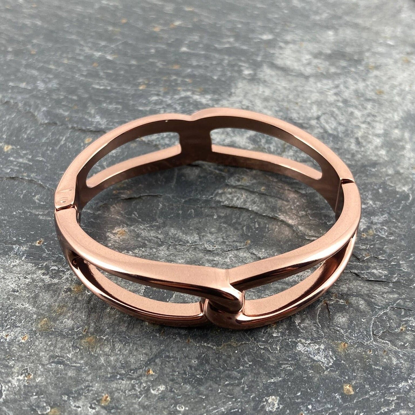Armreif im Klappgliederstil mit dunklem Kupferfinish Armband Sommer Trend
