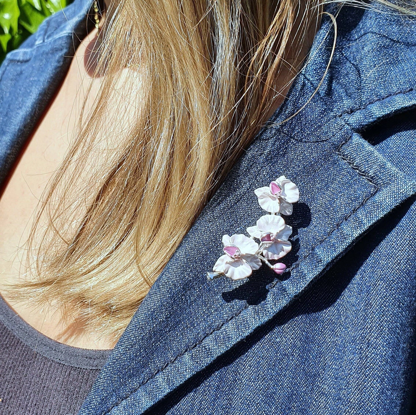 Brosche Orchideen-Spray-Blumen-Brosche versilbert Tropisch Sommer Urlaub