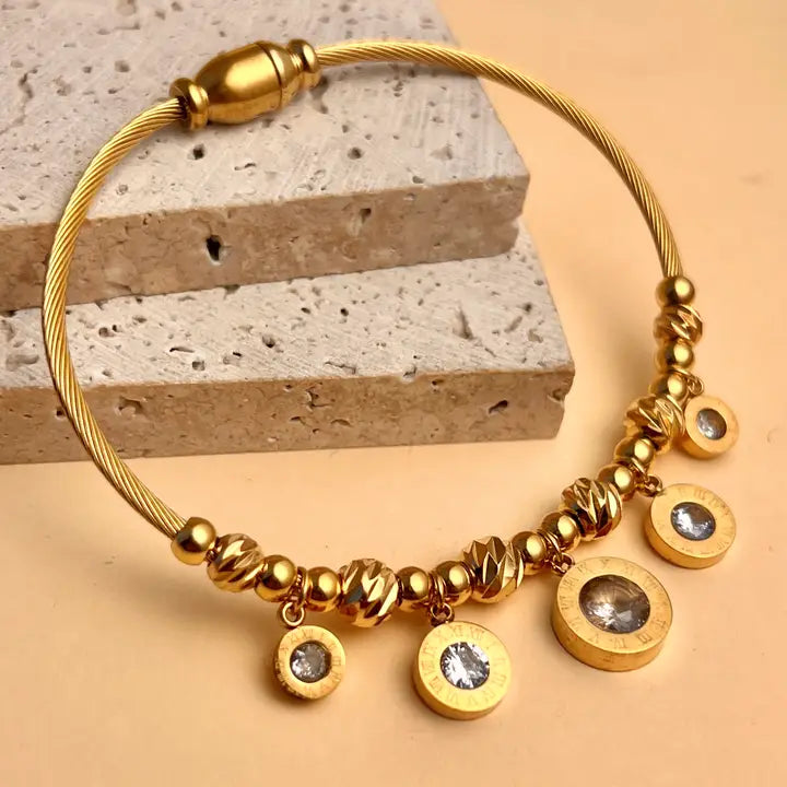 Cosmos Armreif Feiner goldener Armreif mit runden Anhängern und Kristall