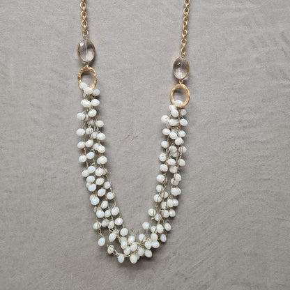 Biba Langhalskette Goldfarben mit Perlenanhänger in Creme-grau und Strassteinen