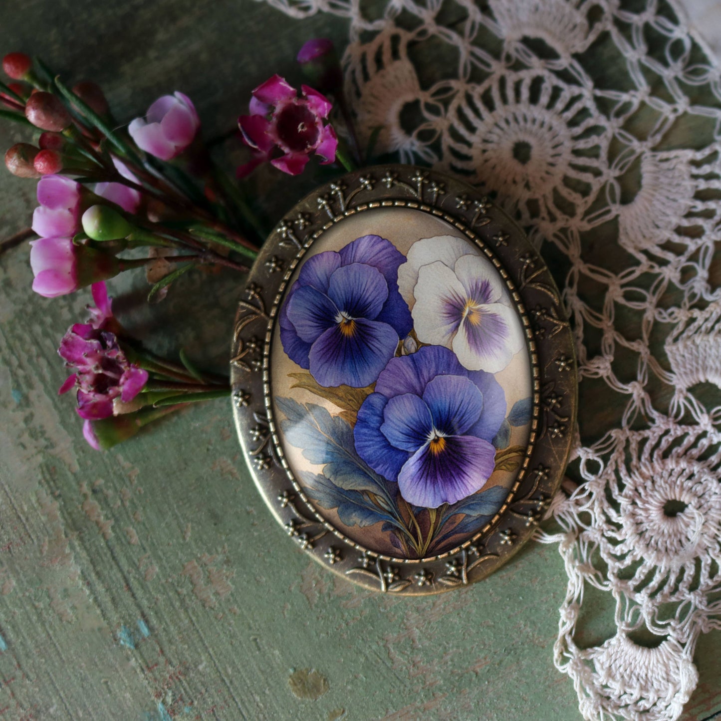 Brosche Lila Stiefmütterchen Frühlingsblumen Glas- und Bronzebrosche Veilchen