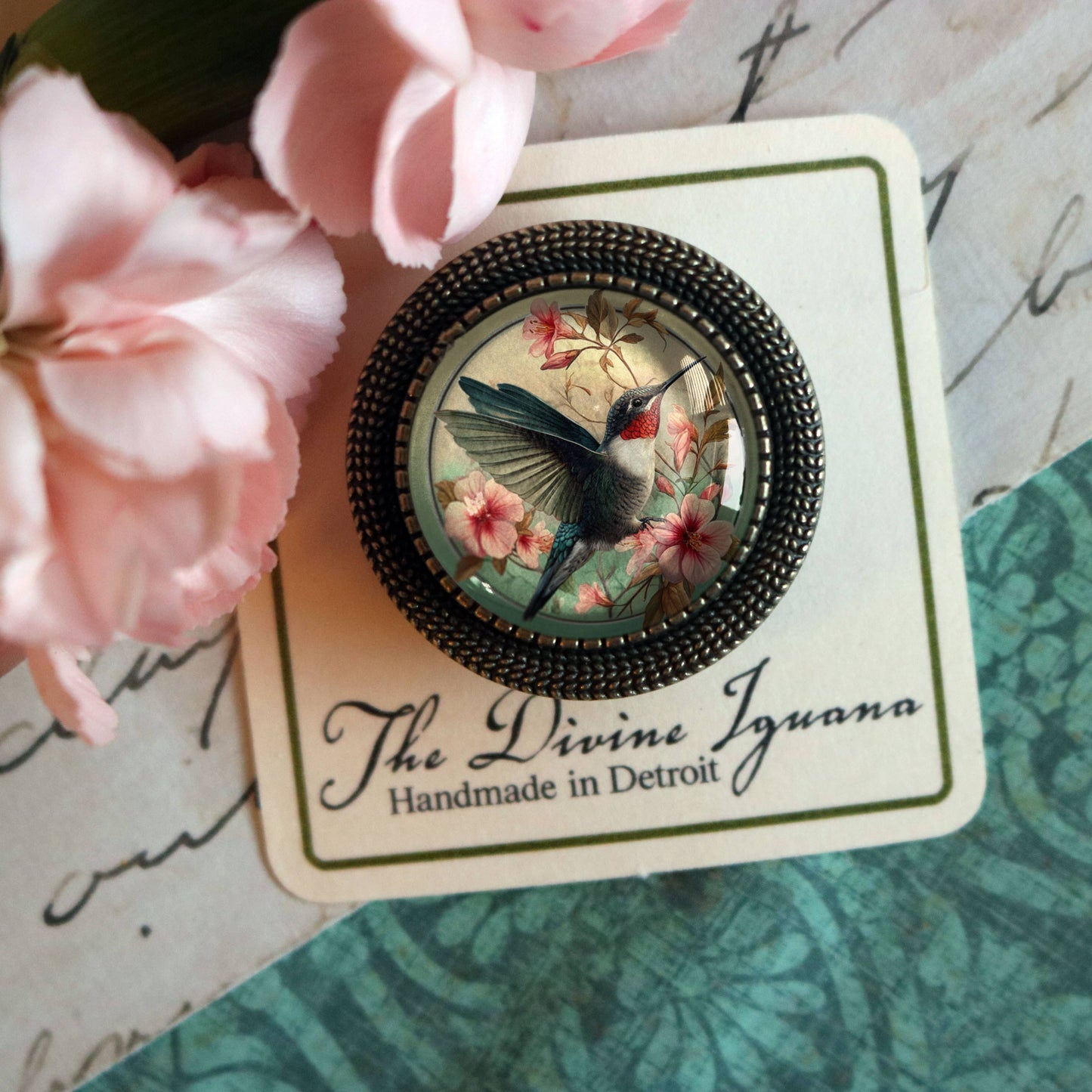 Brosche Jugendstil-Glascabochon-Brosche mit Kolibri Art Nouveau Anstecknadel