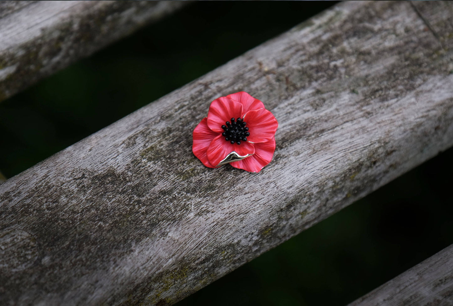 Brosche Anstecknadel mit roter Mohnblume Papaver Rot Blume