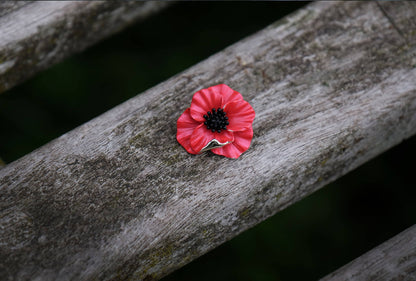 Brosche Anstecknadel mit roter Mohnblume Papaver Rot Blume