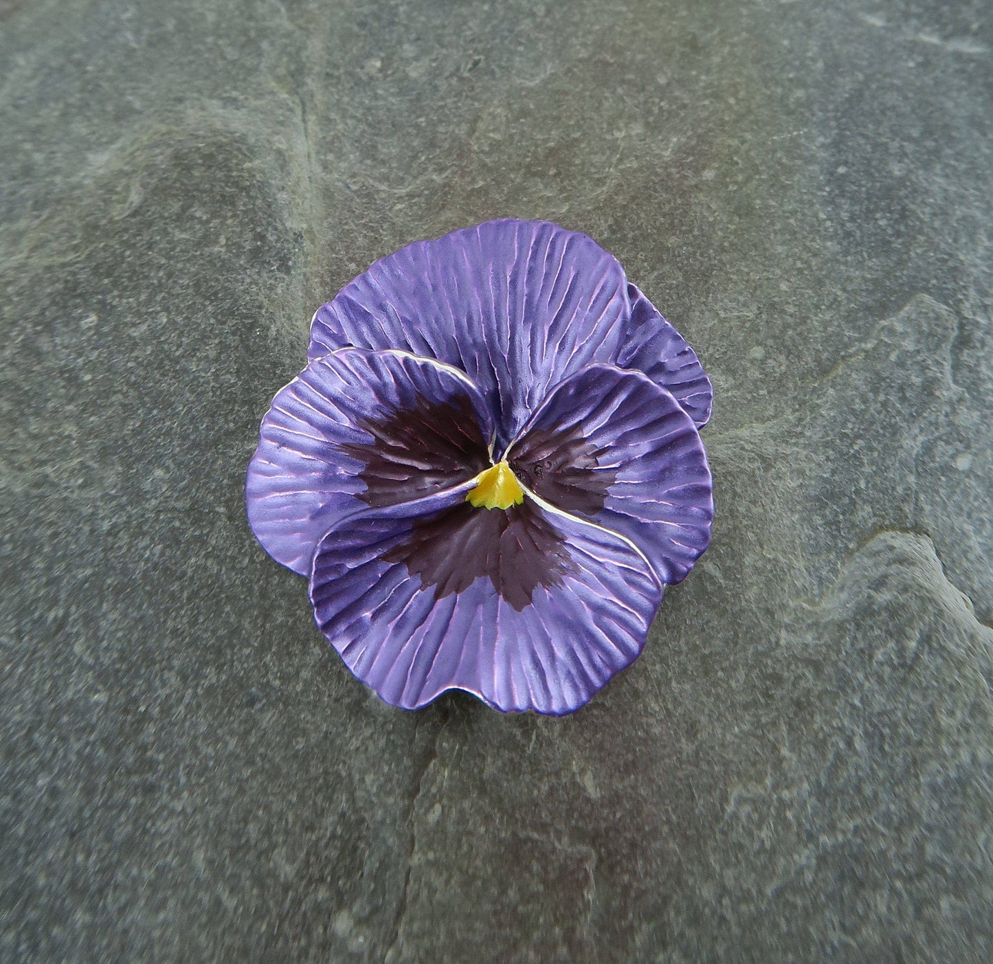 Brosche Natur Stiefmütterchen lila Blumenbrosche Veilchen