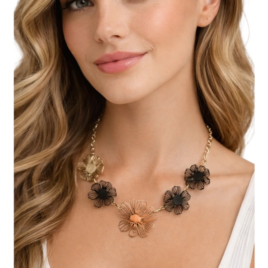 Halskette Goldfarben mit 5 Blumen Nickelfrei Pflanzen Sweet7