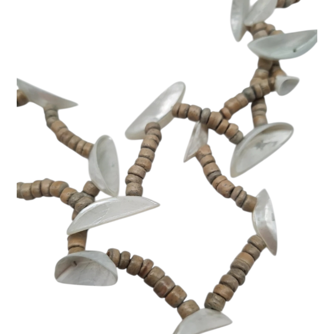 Halskette Grau oder Beige mit Muscheln und Acrylperlen Urlaub Strand Biba