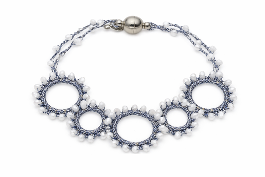 Armband Textil mit Magnet-Verschluss Silber- und Blau Trend Sommer 2026 Biba