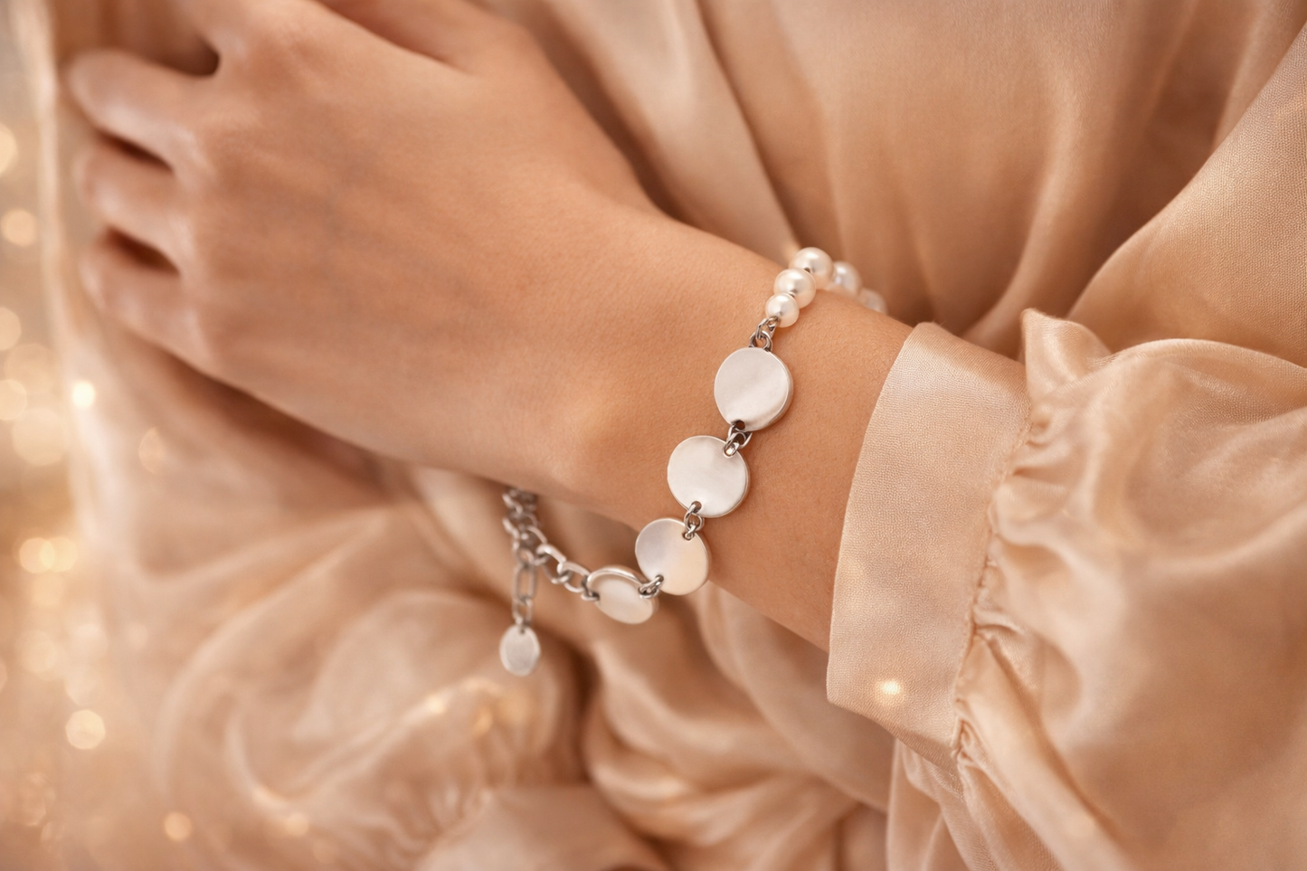 Armband matt-Silber mit Perlchen und Kreis-Elementen Elegant Nickelfrei Biba