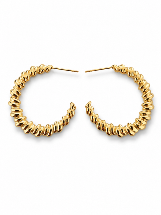 Ohrringe Creolen Goldfarben mit Relief gedrehter Optik Nickelfrei Michelle Bijou