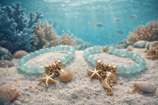 Armband elastisch Helltürkis Hellblau Anhänger Muschel Seestern Seepferdchen Biba