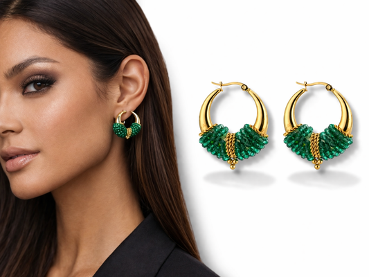 Ohrringe Creolen goldfarben mit grüne Glassteinchen Statement Michelle Bijou