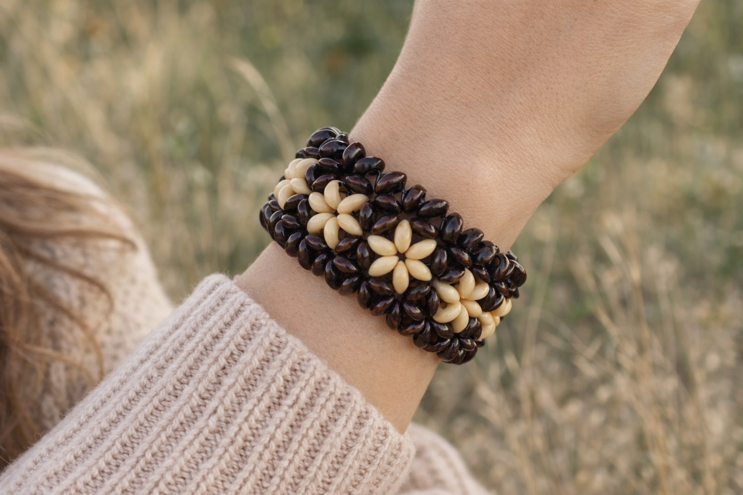 Armband Holzarmbänder Braun Beige Natur Stretch Rosen Blumen Sensibling Corp.