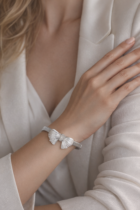 Armreif Schleife One-Size Silberfarben Statement Geschenk Nickelfrei Yehwang