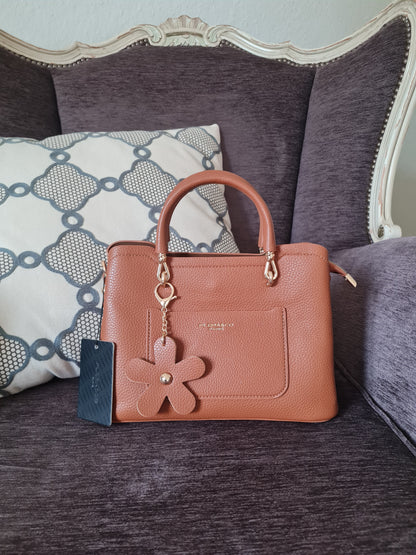 Handtasche Trendy zum umhängen von Flora & Co Cognac Trend Blume
