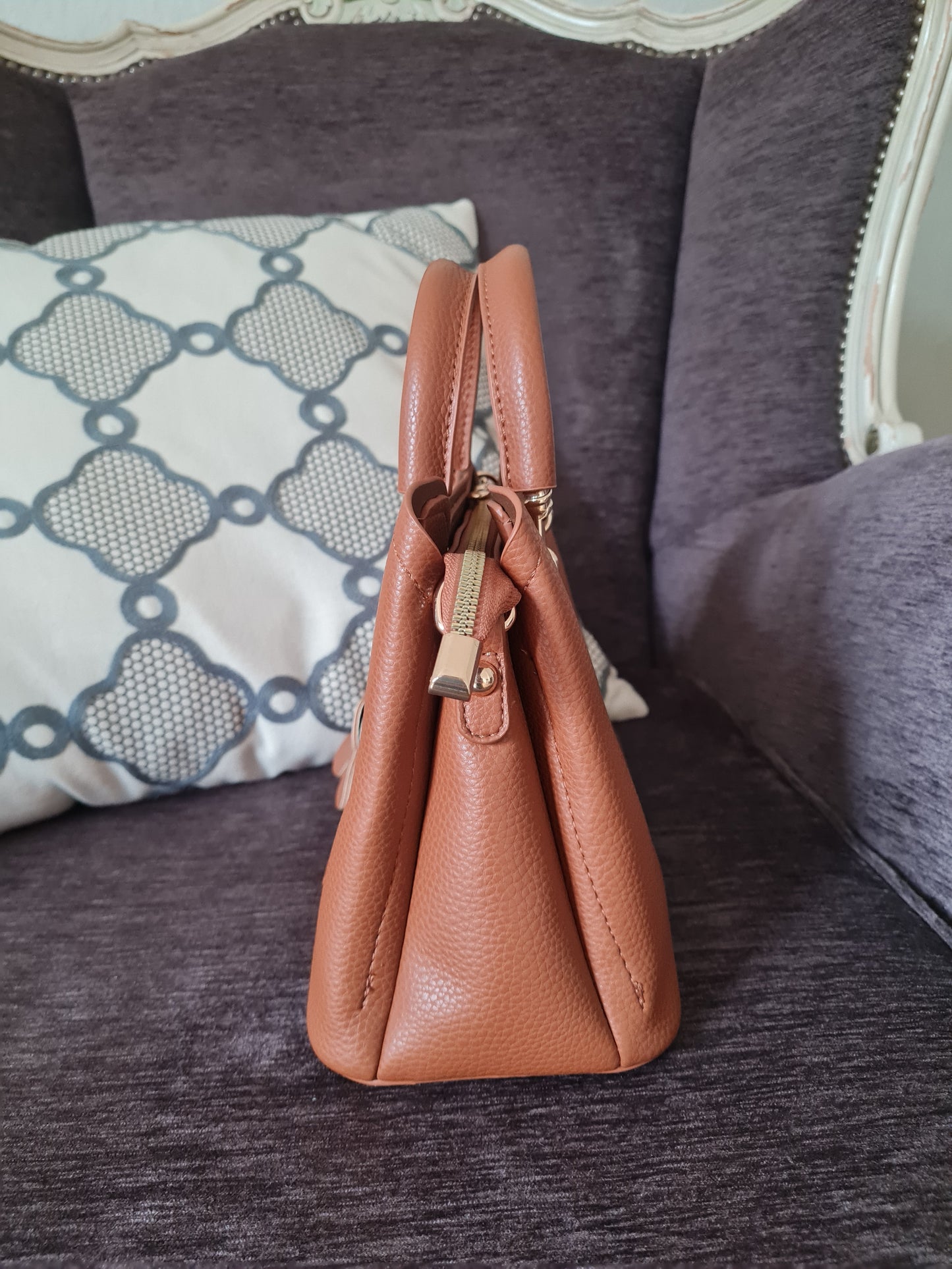Handtasche Trendy zum umhängen von Flora & Co Cognac Trend Blume