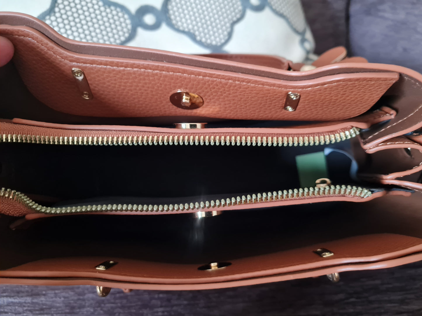 Handtasche Trendy zum umhängen von Flora & Co Cognac Trend Blume