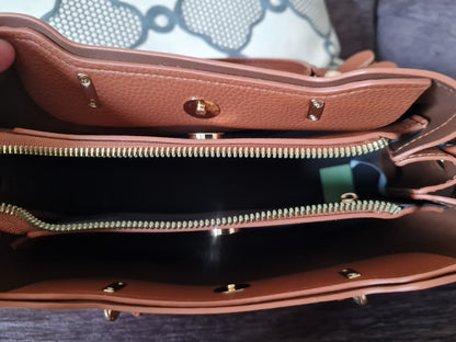 Handtasche Trendy zum umhängen von Flora & Co Cognac Trend Blume